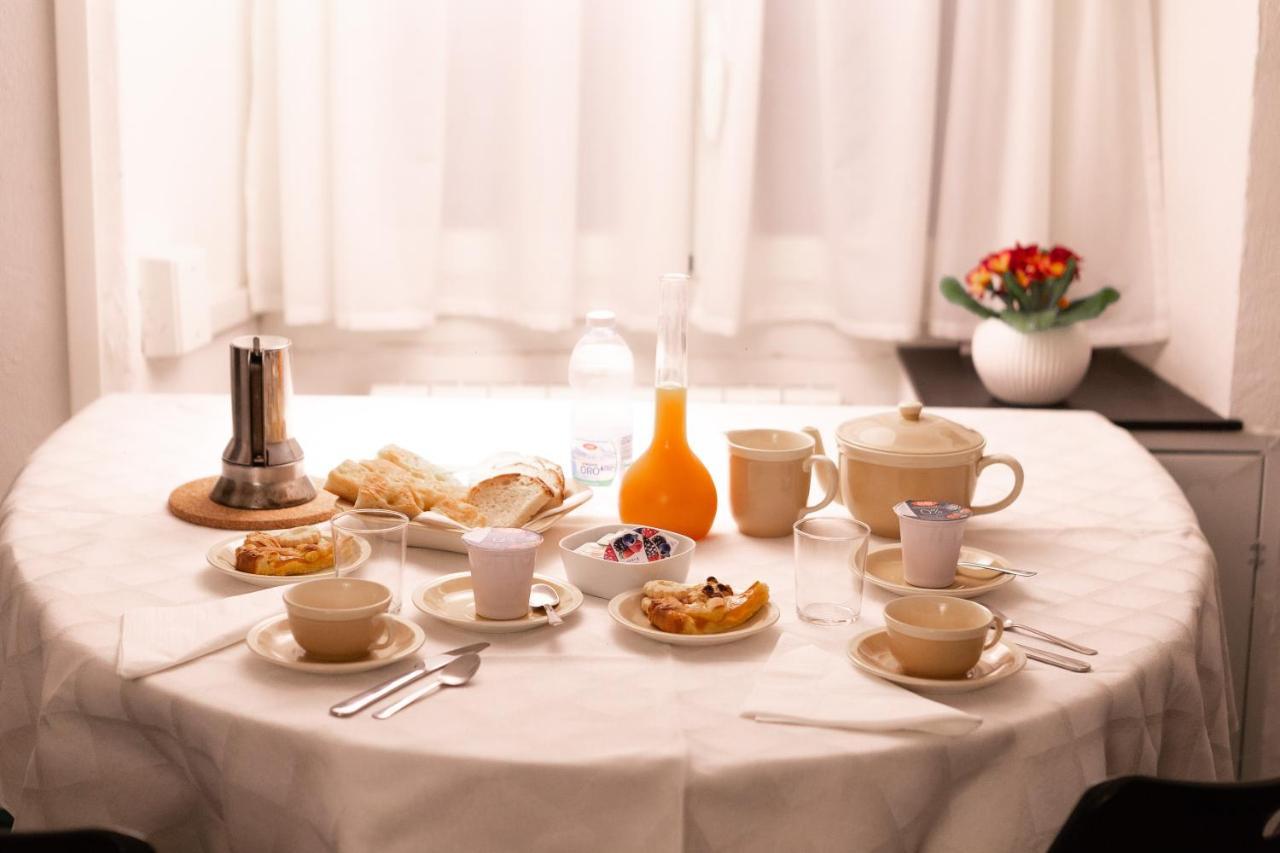 B&B La Casa Del Cuoco - Piccola Camera Con Colazione In Appartamento Condiviso Con L'Host Genova Kültér fotó