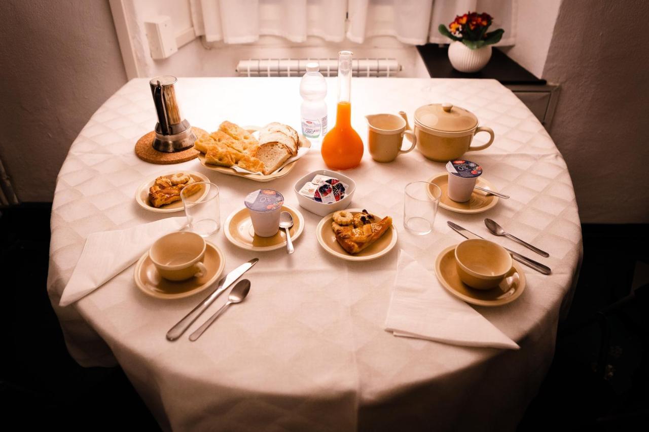 B&B La Casa Del Cuoco - Piccola Camera Con Colazione In Appartamento Condiviso Con L'Host Genova Kültér fotó